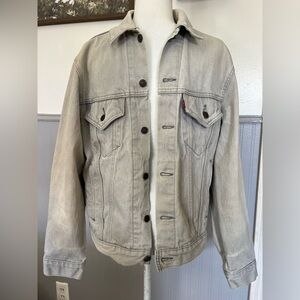 LEVI STRAUSS Vintage Light Grey Wash Denim Jacket / Size: 40R / 70506-0257 USA